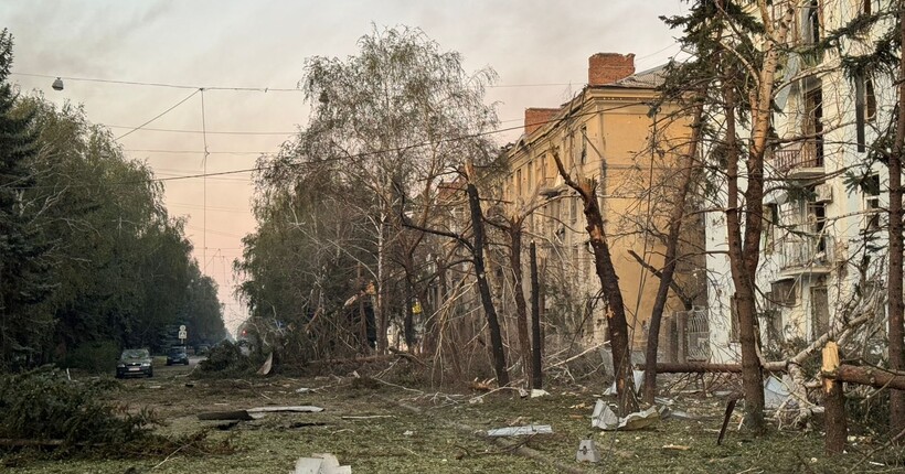 Росіяни трьома ФАБами вдарили по центру Краматорська: фото наслідків