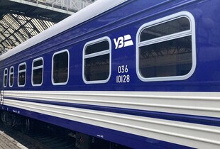 "Укрзалізниця" відновила живлення на ділянці, яку пошкодили росіяни