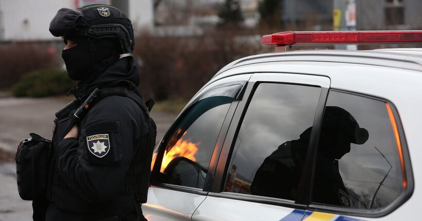 На Кіровоградщині чоловік відкрив стрілянину по поліцейських: розпочато розшук