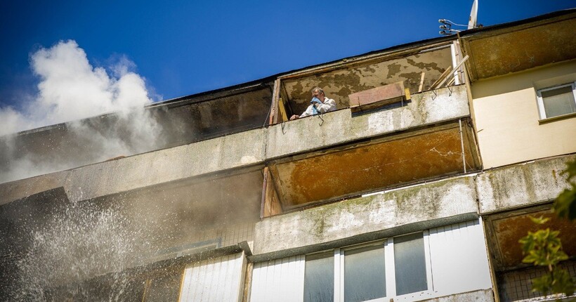 Пожежа у будинку в Києві: внаслідок загоряння загинула людина (фото, відео) 