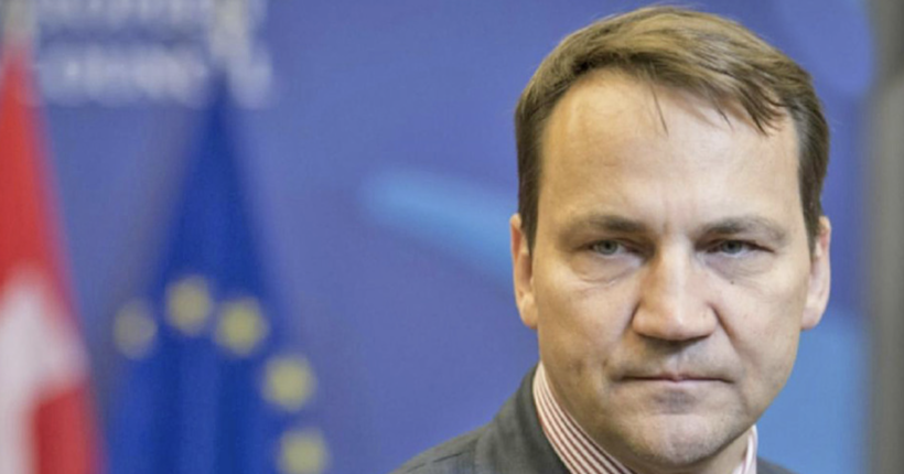 Не відрізняється від роспропаганди: в уряді Польщі обурені заявою екс-голови МЗС Сікорського про “поділ України” 
