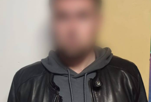 У Києві шахрай виманив у вдови військового пів мільйона гривень та погрожував ножем