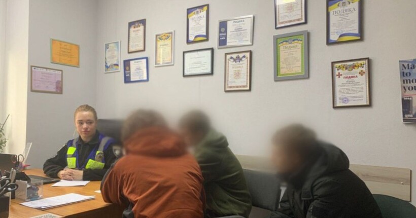 У Києві затримали трьох неповнолітніх, які напали на представника релігійної громади на Оболоні