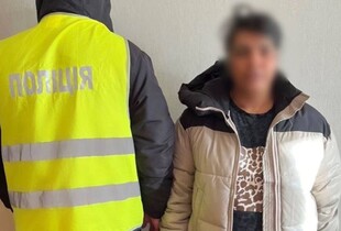 "Зняла порчу": у Києві ворожка виманила у дівчини золоті прикраси на 120 000 грн