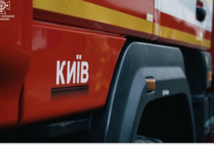Пожежа у Дніпровському районі Києва: двоє людей загинуло внаслідок атаки дронів (оновлено)