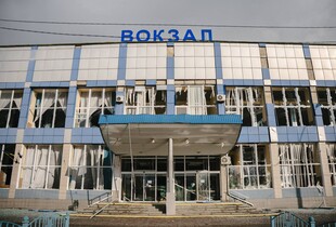 У Сумах після обстрілу пошкоджено залізничний вокзал, каси закриті