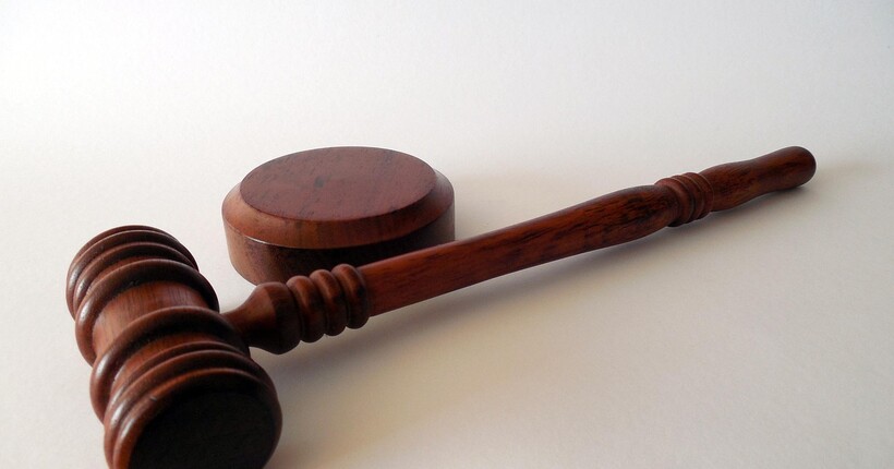 Вандалізм на меморіалі жертвам Голокосту: чотирьох громадян Болгарії, яких пов'язують із росією, засудили у Парижі
