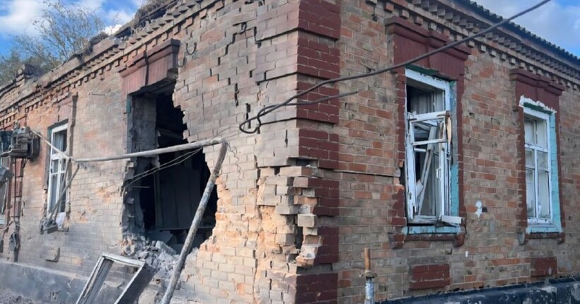 Росіяни вдарили по трьох районах Дніпропетровщини: є загиблі та постраждалі, спалахнули пожежі (фото)