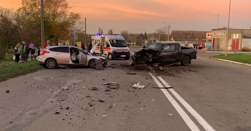 На Миколаївщині сталася аварія: четверо травмованих, серед них неповнолітні
