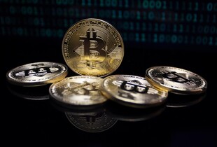 Біткоїн впав нижче $100 000 уперше з червня