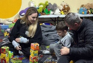 Анджеліна Джолі приїхала в Україну та відвідала дітей у Херсоні