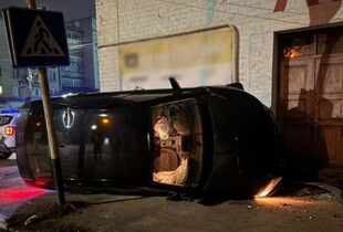 Перекинувся і вилетів на тротуар: у Житомирі водій з 2,0 проміле алкоголю здійснив ДТП