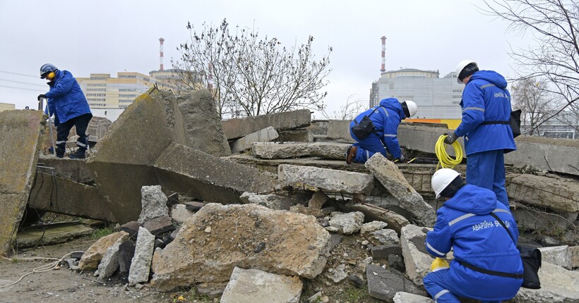 Дві АЕС в Україні вже 10 днів працюють на зниженій потужності: в МАГАТЕ пояснили