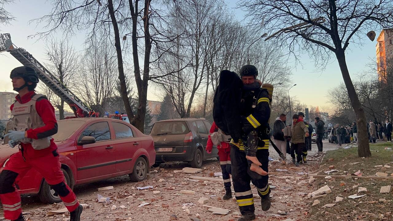 Кожна нахабна атака проти звичайного життя свідчить про те, що тиск на росію недостатній - Зеленський про нічний обстріл