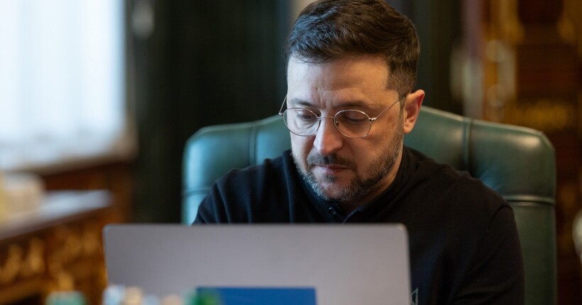 Поки йдуть дипломатичні зусилля, Україні щодня потрібна оборонна підтримка: Зеленський провів розмову з 