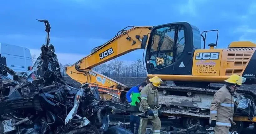 На Полтавщині мікроавтобус врізався у вантажівку, є загиблі