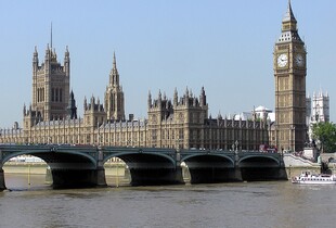 Абрамович має перерахувати £2,5 млрд Україні або піде під суд - Стармер