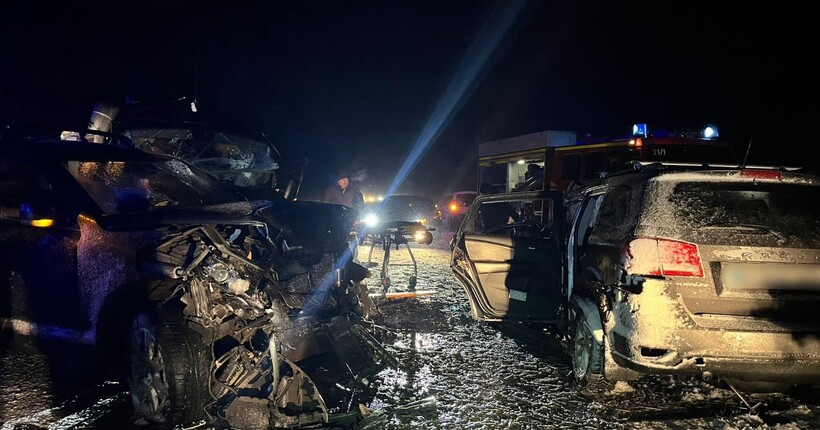 Один загиблий і 13 постраждалих: на Київщині сталася масштабна ДТП