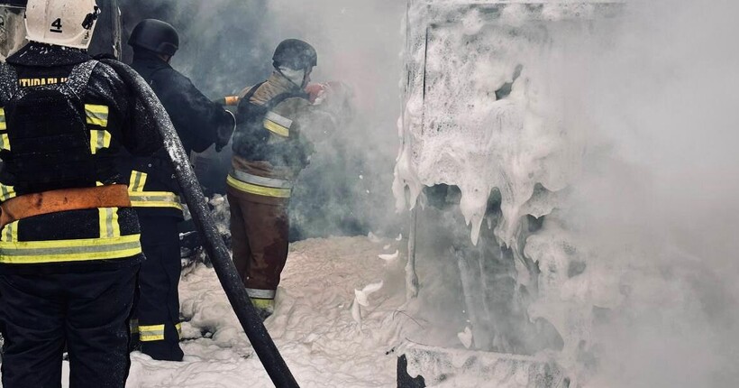 Росіяни вдарили по енергооб'єкту на Чернігівщині: змінено рух приміських поїздів
