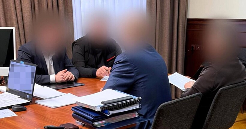 Столичний адвокат вимагав у підприємця $100 000 за вирішення 