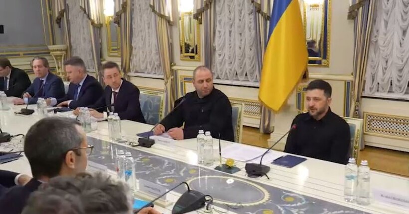 Зеленський обговорив з радниками країн 