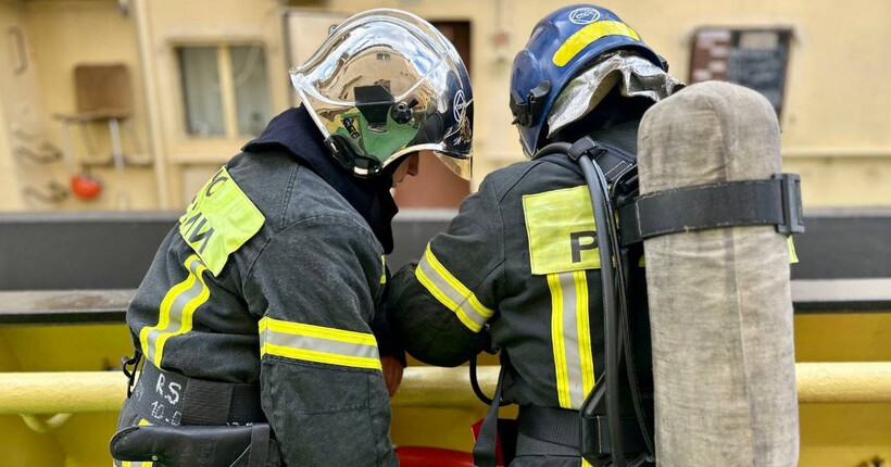 В росії після дронової атаки горить оборонний завод 