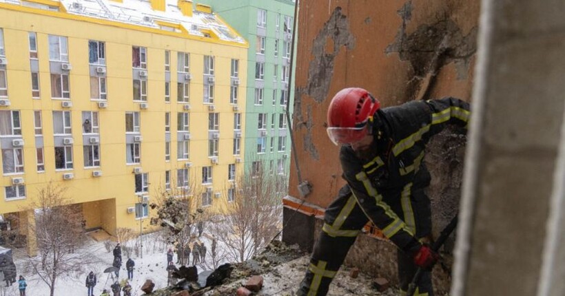 Рятувальники завершили ліквідацію наслідків після нічної повітряної атаки рф по Києву (фото)