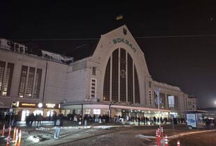 "Укрзалізниця" приглушує освітлення вокзалів і розширює мережу "Пунктів незламності"