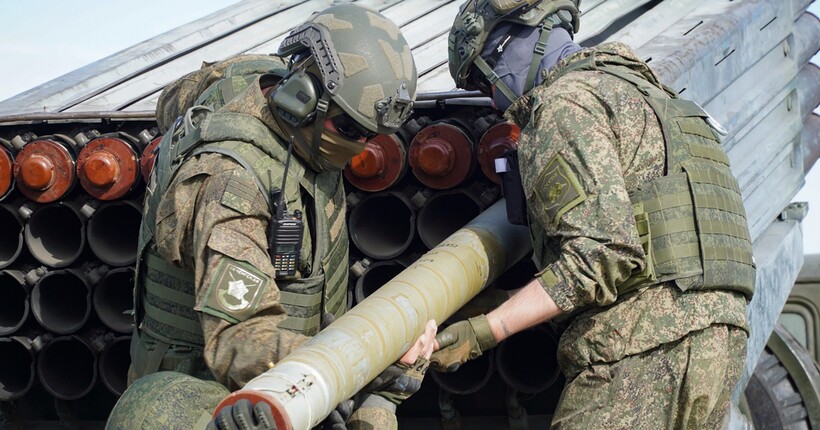 Росіяни обстріляли Корабельний район Херсона: є загиблий та поранений