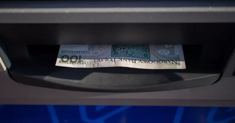 Українські біженці з дітьми в Польщі знову зможуть отримувати по 500 злотих щомісяця