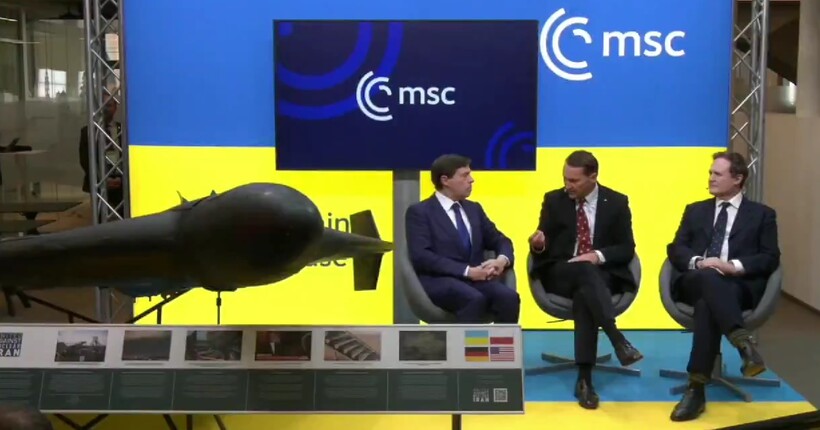 Європа платить за війну і має бути за столом переговорів щодо України - Сікорський