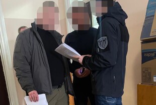 У Хмельницькому поліцейський побив чоловіка під час перевірки військово-облікових документів: йому загрожує до восьми років