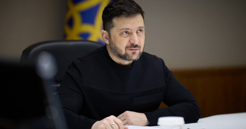 Зеленський про переговори: військовий напрямок просувається, в політичному 