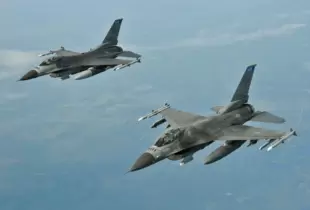 Польща готова передати Україні F-16: Моравецький назвав умову&nbsp;