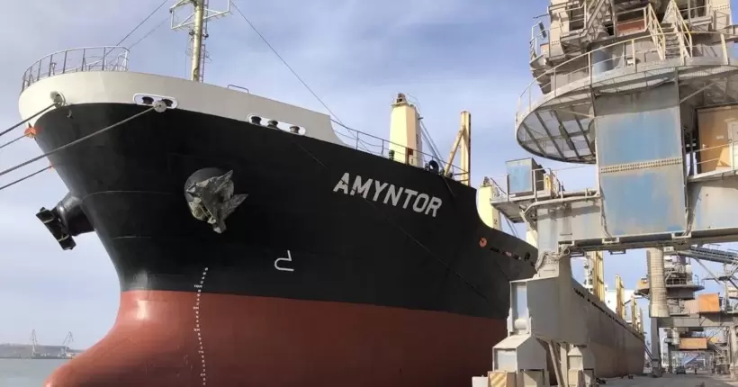 Експорт українського зерна морем за місяць обвалився на третину з вини росії