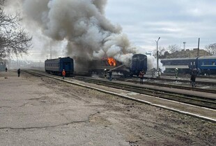 У Миколаєві російський дрон атакував пасажирський вагон: поранено працівника залізниці (відео)