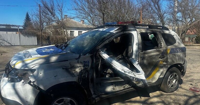 Росіяни вдарили по службовому автомобілю та будівлі районного управління поліції в Нікополі: є поранені