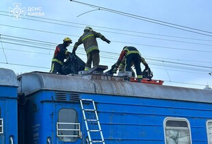 У Києві підлітки залізли на дах потяга: один загинув, ще двоє отримали опіки