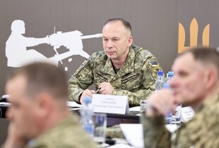 Росіяни почали наступ практично по всій лінії бойового зіткнення - Сирський
