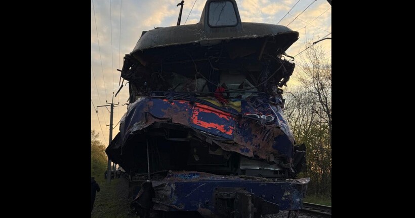 На Львівщині поїзд зіткнувся з автокраном: загинув машиніст УЗ