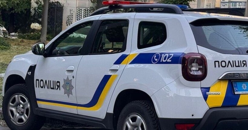 У Києві невідомий відкрив вогонь по автівці: поліцейські розшукують стрільця