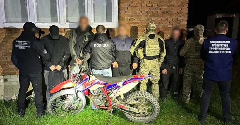 На Закарпатті викрили три схеми втечі чоловіків за кордон