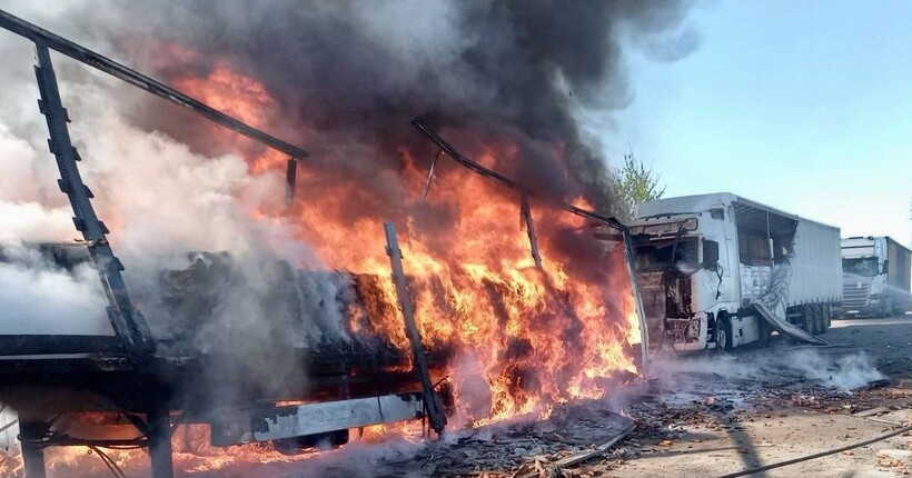 На Дніпропетровщині окупанти вдарили біля АЗС, де стояв автобус з майже 40 дітьми