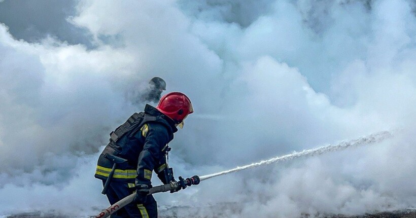 рф атакувала залізничну інфраструктуру у трьох регіонах: знищено вагон, пошкоджено електровоз
