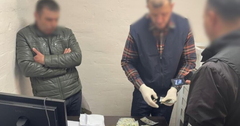 Посадовця міськради у Луцьку викрили на хабарництві: подробиці
