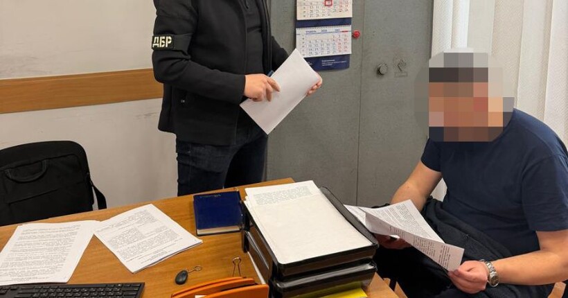 ДБР викрило митника, який допоміг провезти товару без розмитнення на 7 млн грн