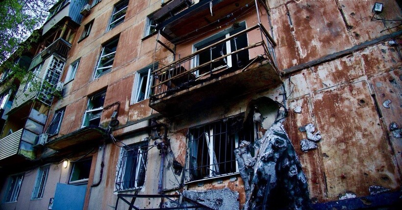Нічна атака на Дніпро: поранені вагітна жінка і чоловік, горить п'ятиповерхівка