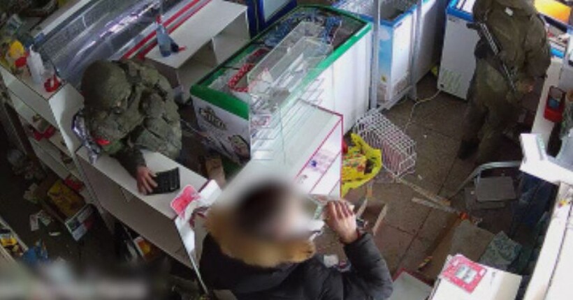 ДБР затримало експравоохоронця на Чернігівщині, який на початку повномасштабного вторгнення пограбував магазин