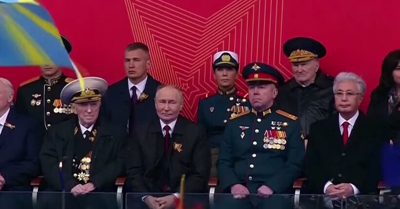 Без зв’язку, військової техніки, але з солдатами КНДР: як пройшов найкоротший в історії парад у Москві