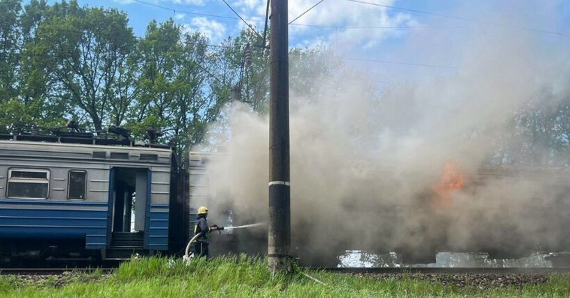 На Черкащині загорівся електропоїзд під час руху (фото)